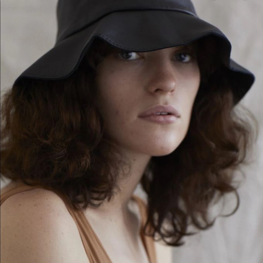 Albus Lumen Leather Bucket Hat - Picture 5 of 5